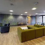 Sterling Court Studio Minutes Away From Wembley Stadium