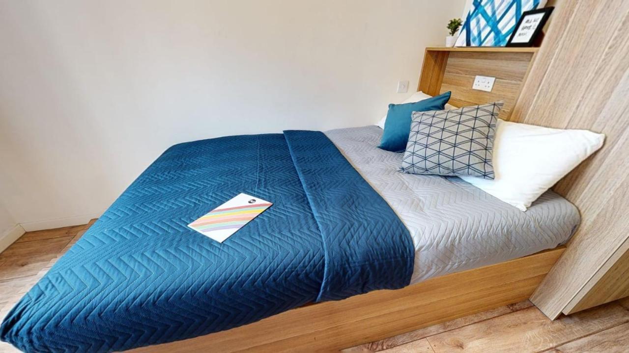 Sterling Court Studio Minutes Away From Wembley Stadium